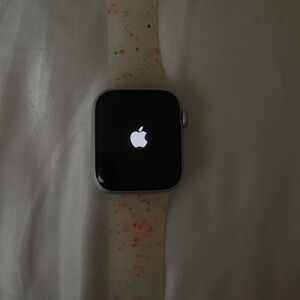 Series 5 Apple Watch 40mm lte and gps